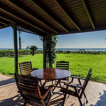 Blue Bay Beach House Larnaca Bagian luar foto