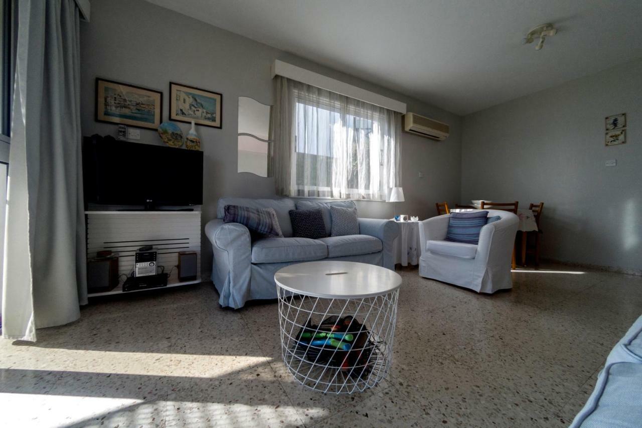 Blue Bay Beach House Larnaca Bagian luar foto