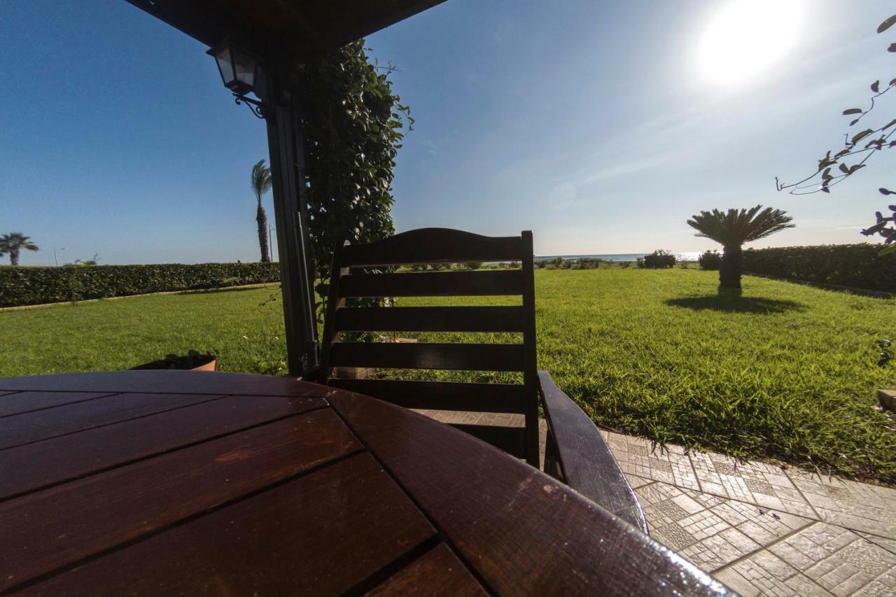Blue Bay Beach House Larnaca Bagian luar foto