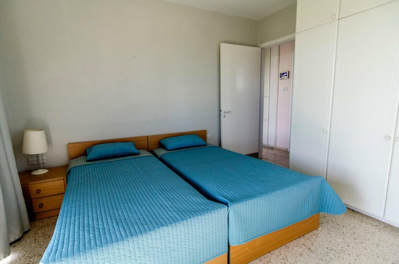 Blue Bay Beach House Larnaca Bagian luar foto