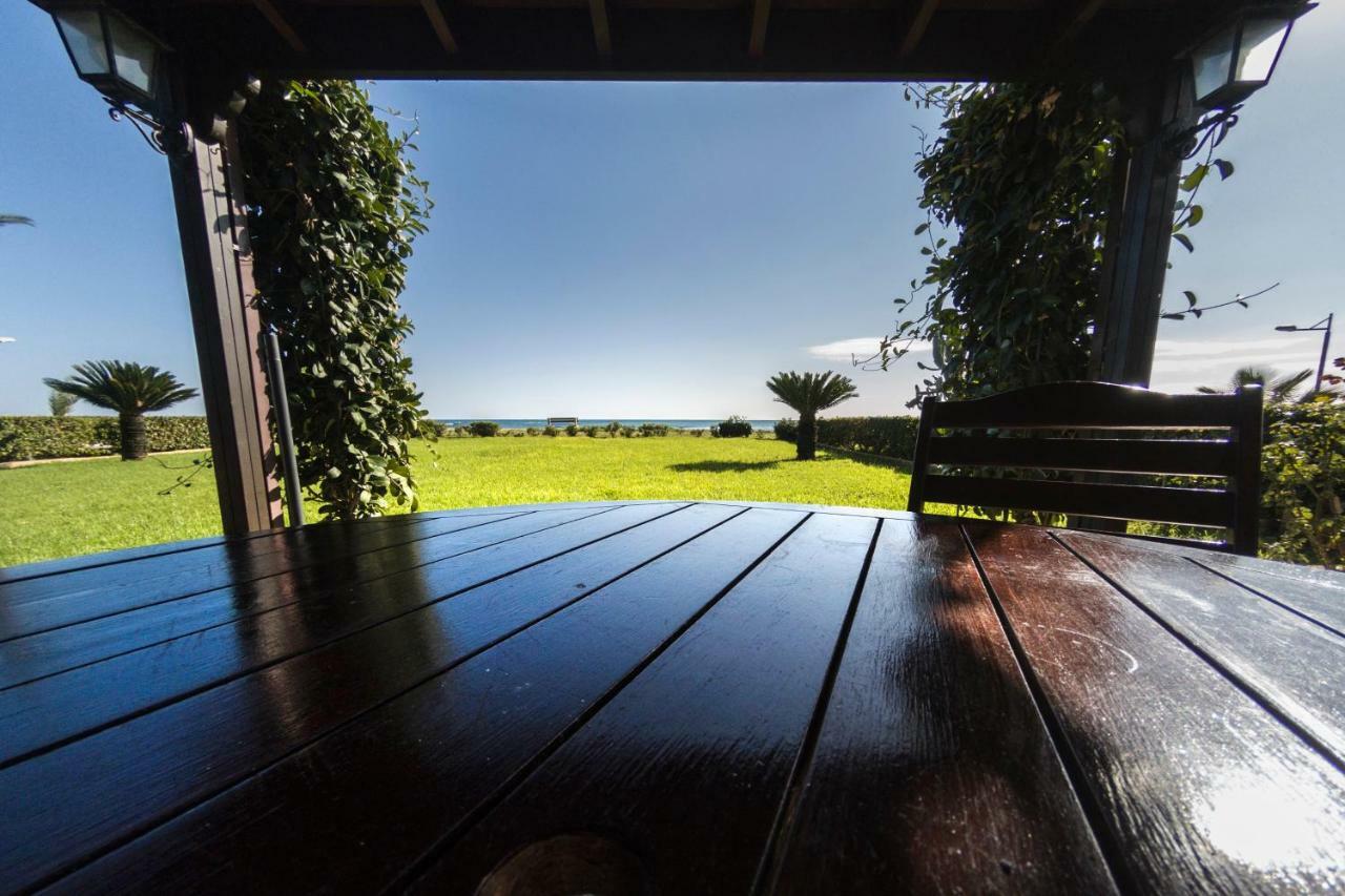 Blue Bay Beach House Larnaca Bagian luar foto