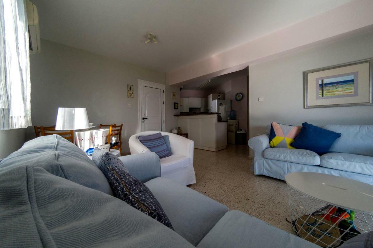 Blue Bay Beach House Larnaca Bagian luar foto