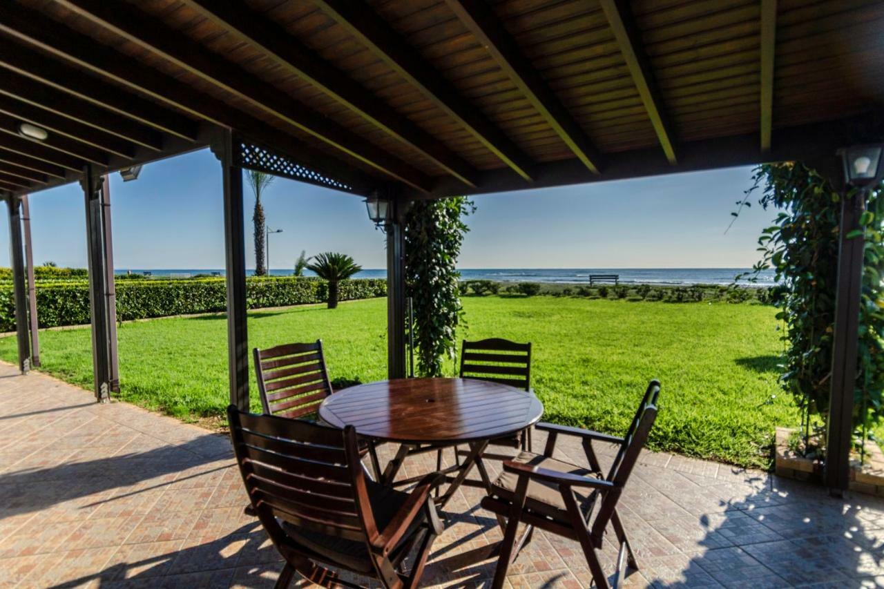 Blue Bay Beach House Larnaca Bagian luar foto