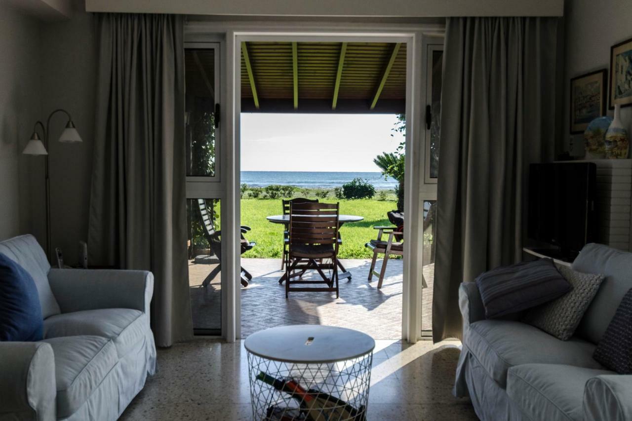 Blue Bay Beach House Larnaca Bagian luar foto