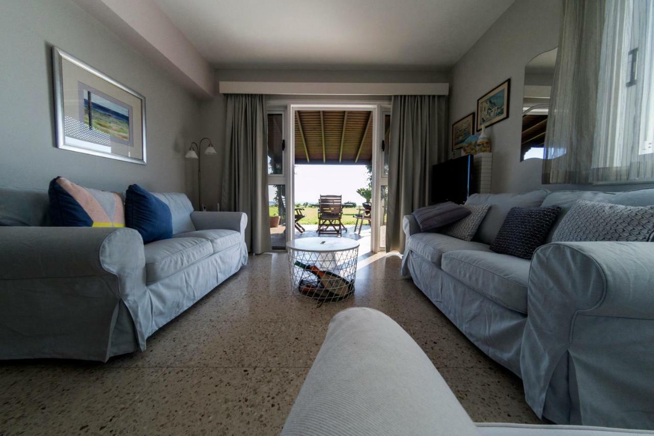Blue Bay Beach House Larnaca Bagian luar foto